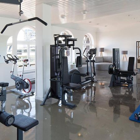 Renaissance Hamburg Hotel Exterior foto A home gym