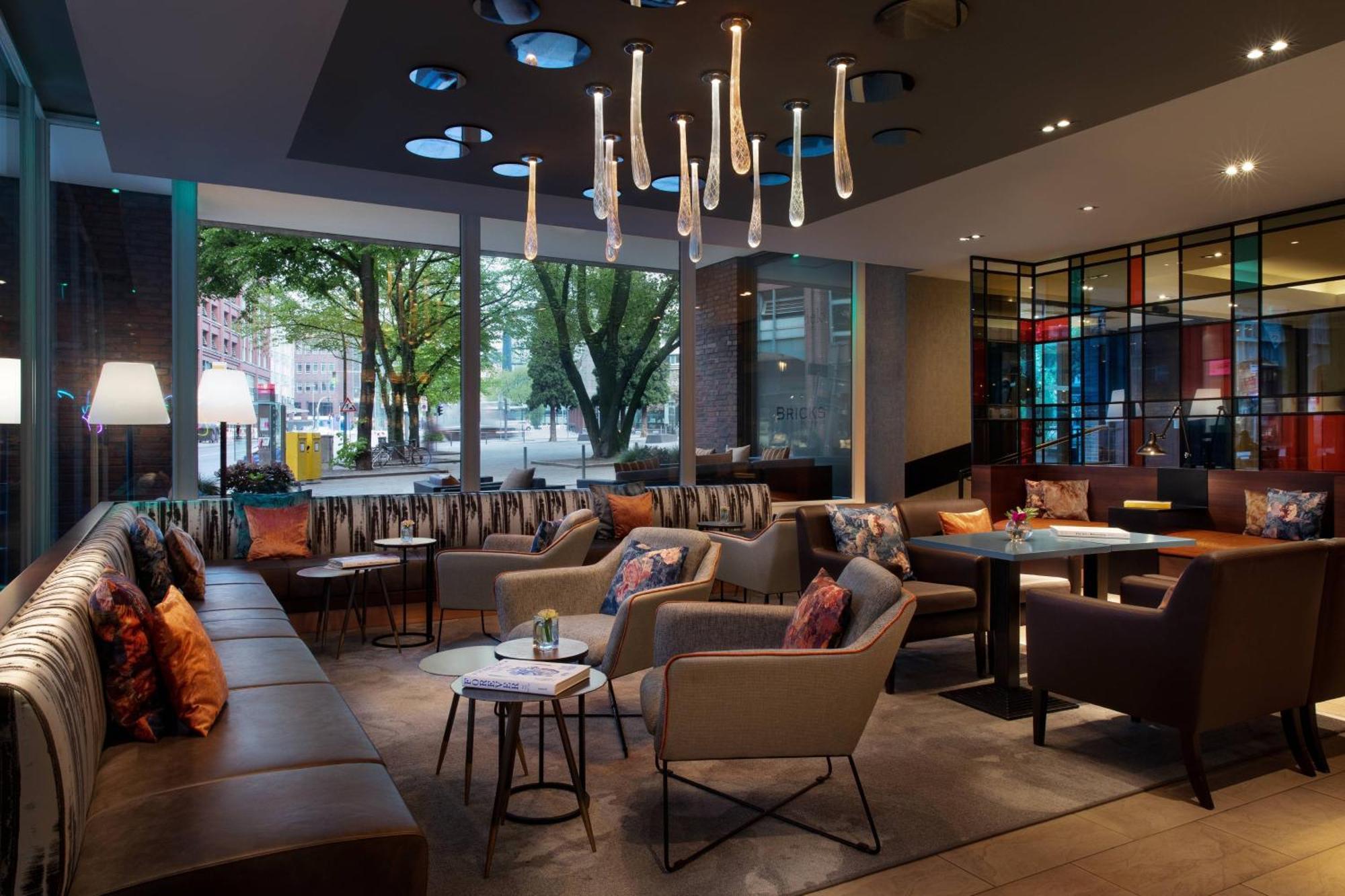 Renaissance Hamburg Hotel Exterior foto The lounge at the hotel
