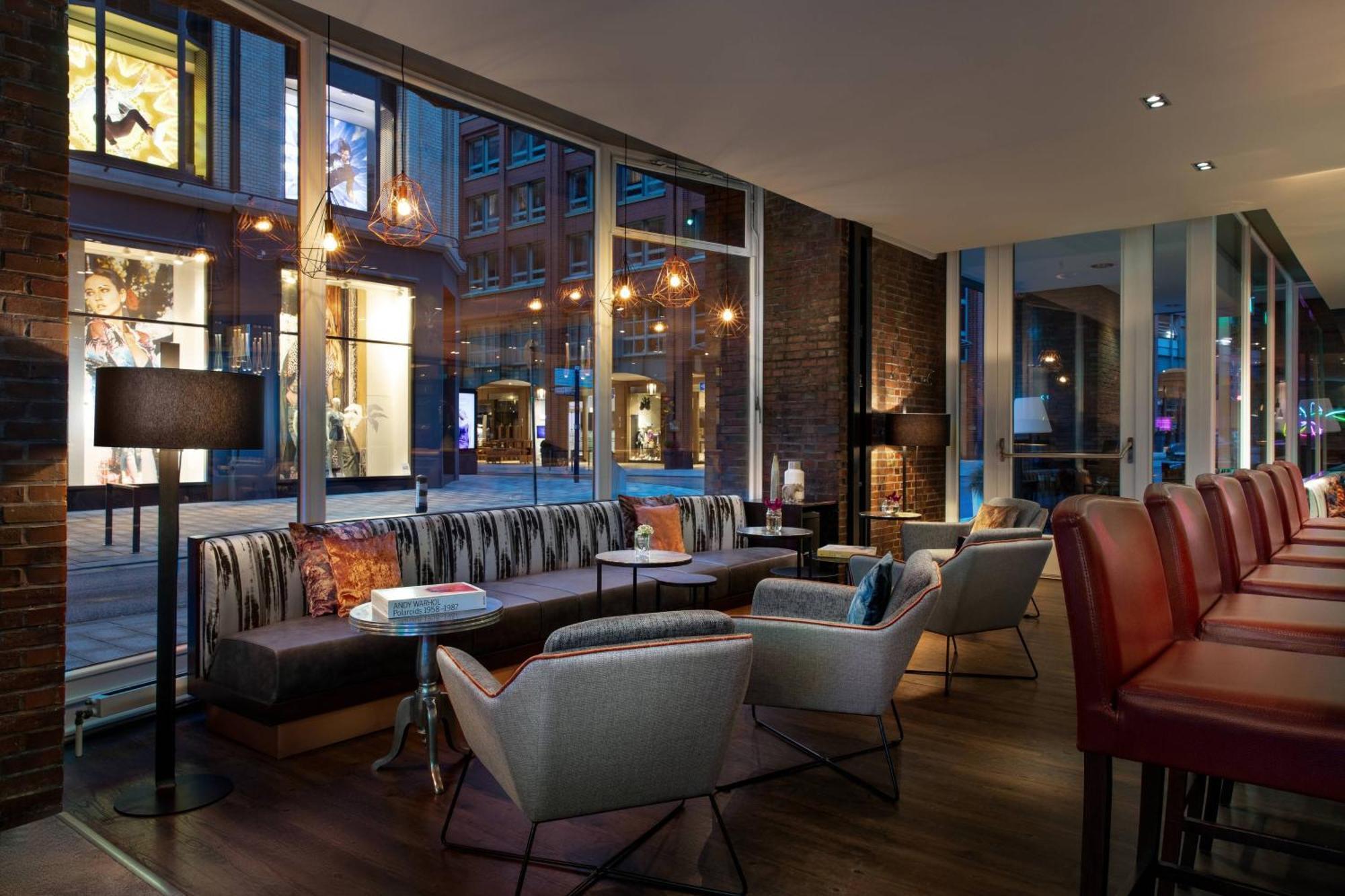 Renaissance Hamburg Hotel Exterior foto The bar at the W London
