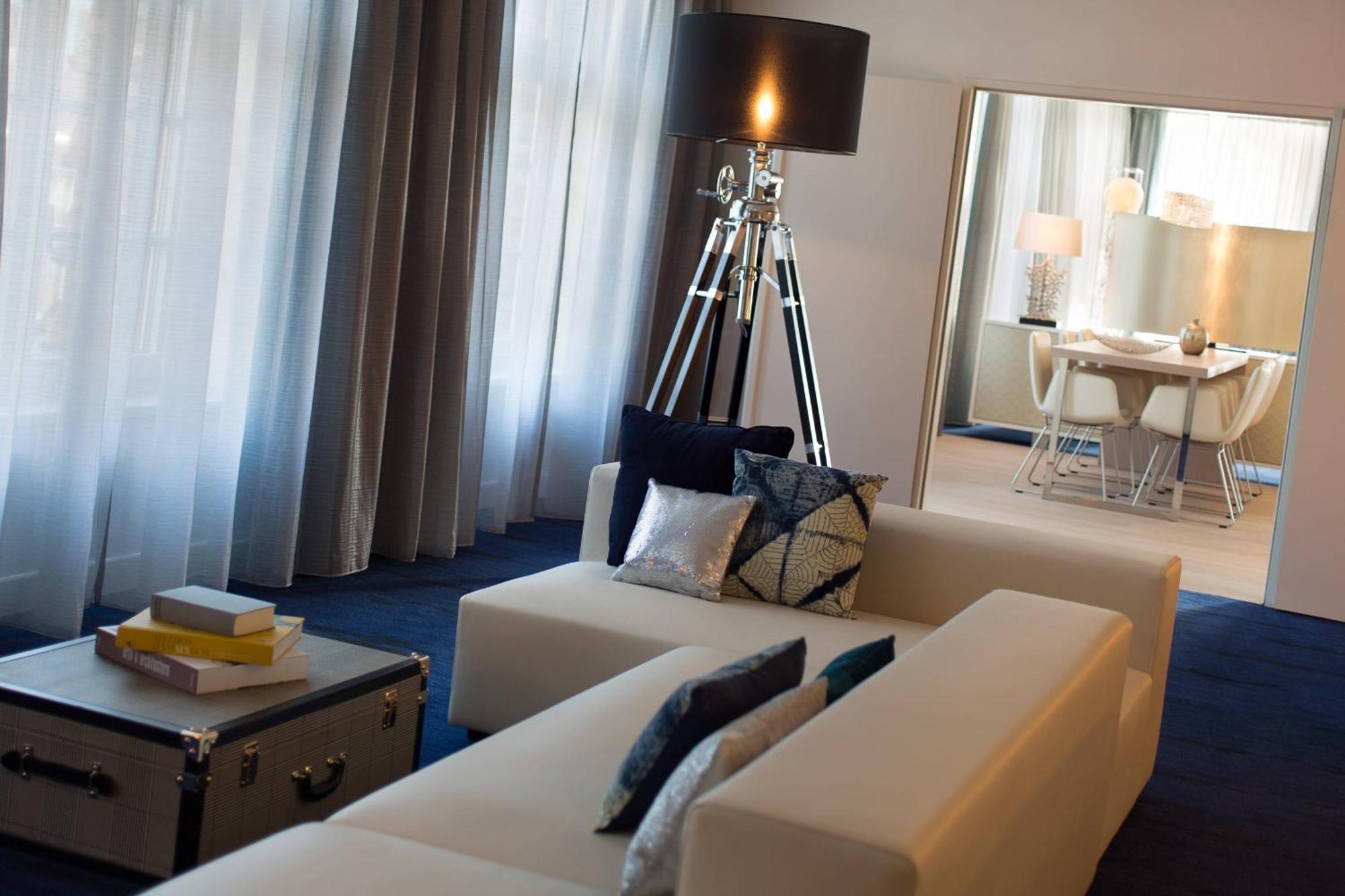 Renaissance Hamburg Hotel Exterior foto A suite at the hotel